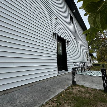 Chic Suite By Westlynn Little Current Exterior photo