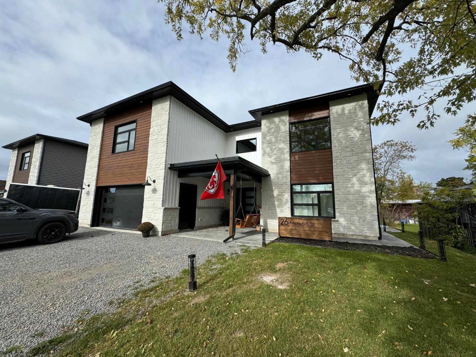 Chic Suite By Westlynn Little Current Exterior photo